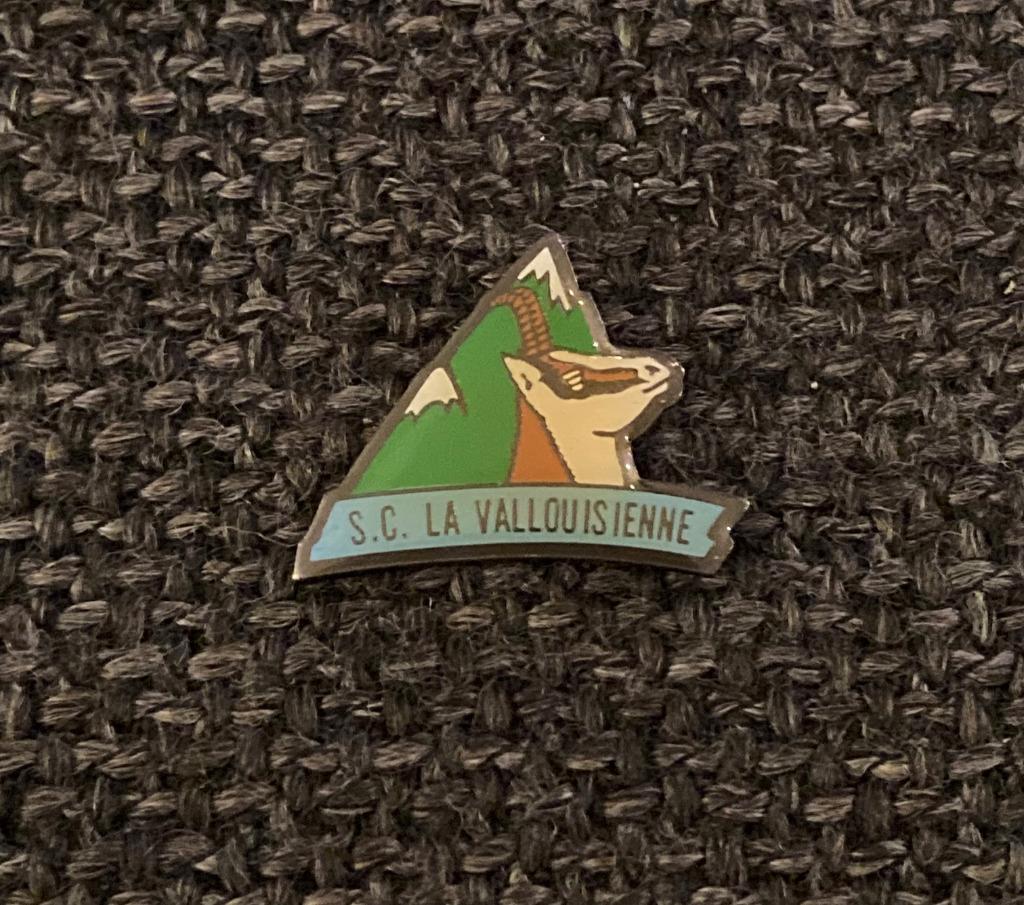 PIN - S.C. LA VALLOUISIENNE - CHÈVRE - GEIT - BOK, Verzenden, Gebruikt, Overige onderwerpen, Speldje of Pin