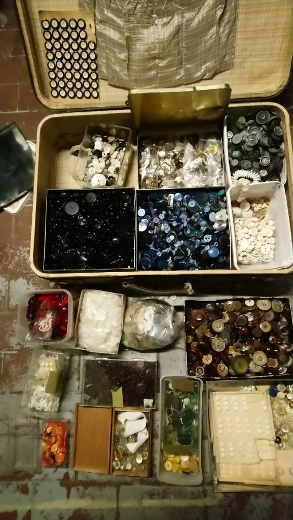lot KNOPEN (duizenden...), Hobby en Vrije tijd, Naaien en Fournituren, Ophalen