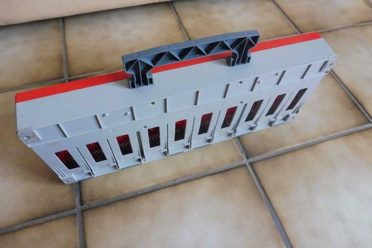 Disney Pixar Cars 2 Mattel V2854 garage voor 10 modellen, Enlèvement ou Envoi, Utilisé