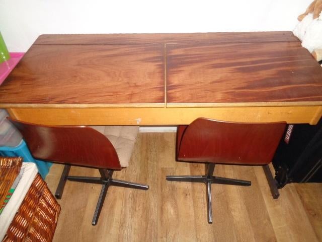 Kinderbureau + 2 stoelen, Kinderen en Baby's, Kinderkamer | Tafels en Stoelen, Ophalen, Gebruikt, Stoel(en)