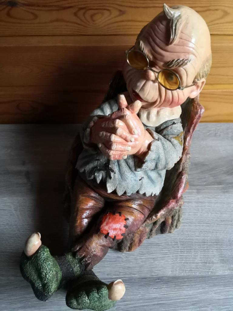 Groot beeld Efteling Volk van Laaf - Oude man in boomstronk, Ophalen