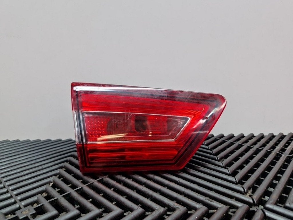 FEU ARRIÈRE GAUCHE Renault Clio IV (5R) (01-2012/08-2021), Autos : Pièces & Accessoires, Renault, Utilisé, Peter-Huppertz-Straße 5
51063  Köln, DE