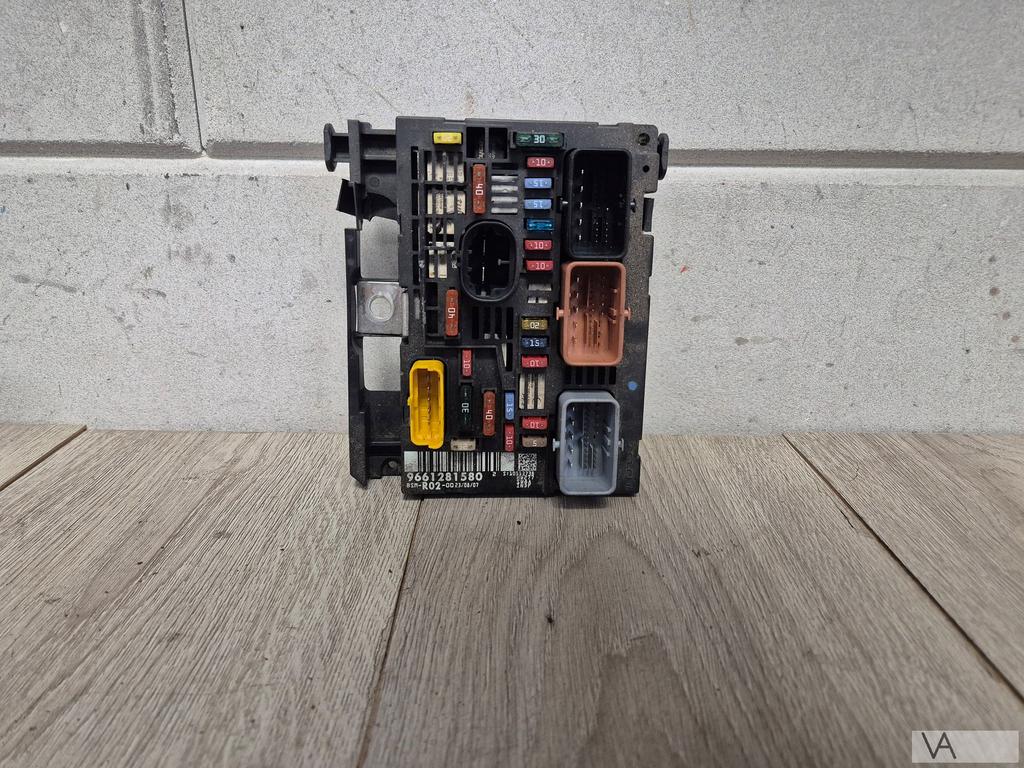 Zekeringkast BSM onder motorkap Peugeot 407 9661281580 €100, -, Utilisé, -, Peugeot