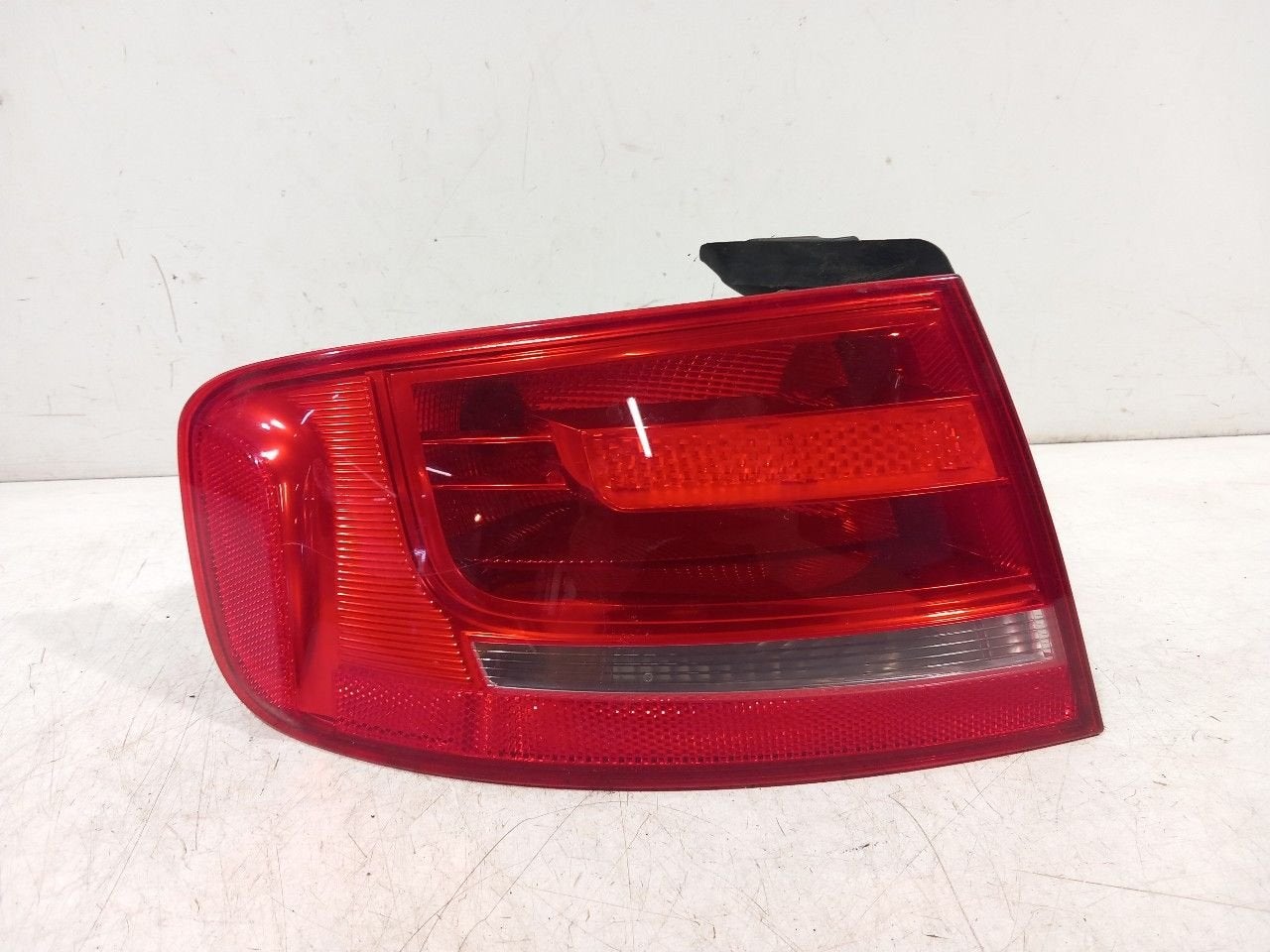 Achterlicht links buiten Audi A4, Onderdelen@venauto.nl, Van der Ven Autorecycling B.V., Gebruikt, Ettenseweg 76, 4706 PB Roosendaal, The Netherlands