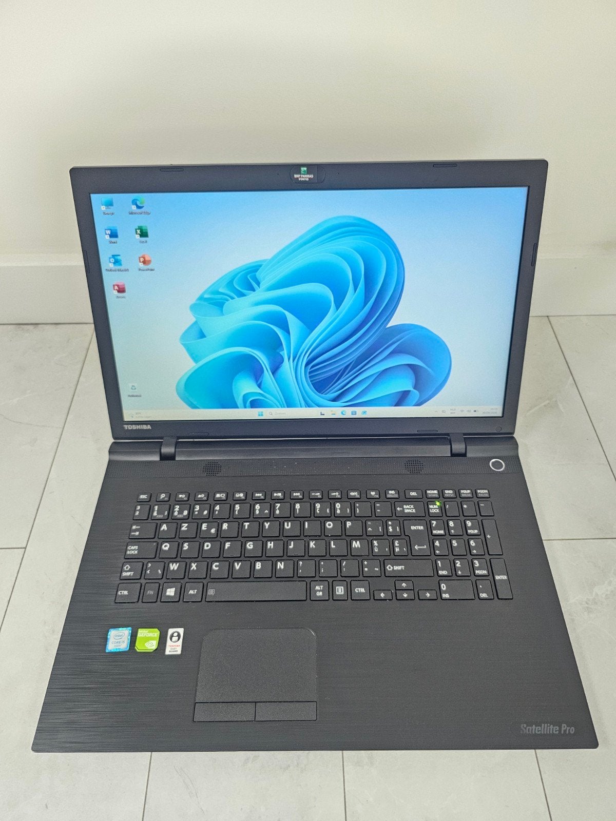 Toshiba Gaming laptop i5 17inch 8gb Ram Win11+Office 2024, Ophalen of Verzenden, Gaming, SSD
