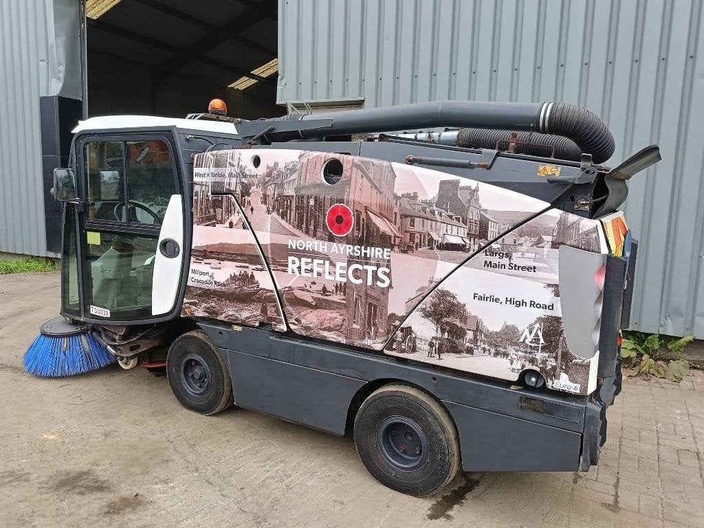Bucher C202 sweeper veegmachine bezemwagen vacuum (bj 2017)