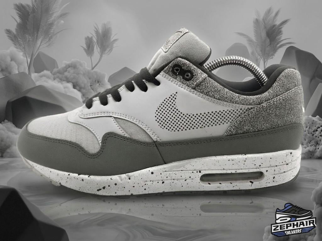 Nike Air Max 1 'Wolf Grey Windbreaker' EU44.5 2018, Overige kleuren, NIKE, Ophalen of Verzenden, Sneakers