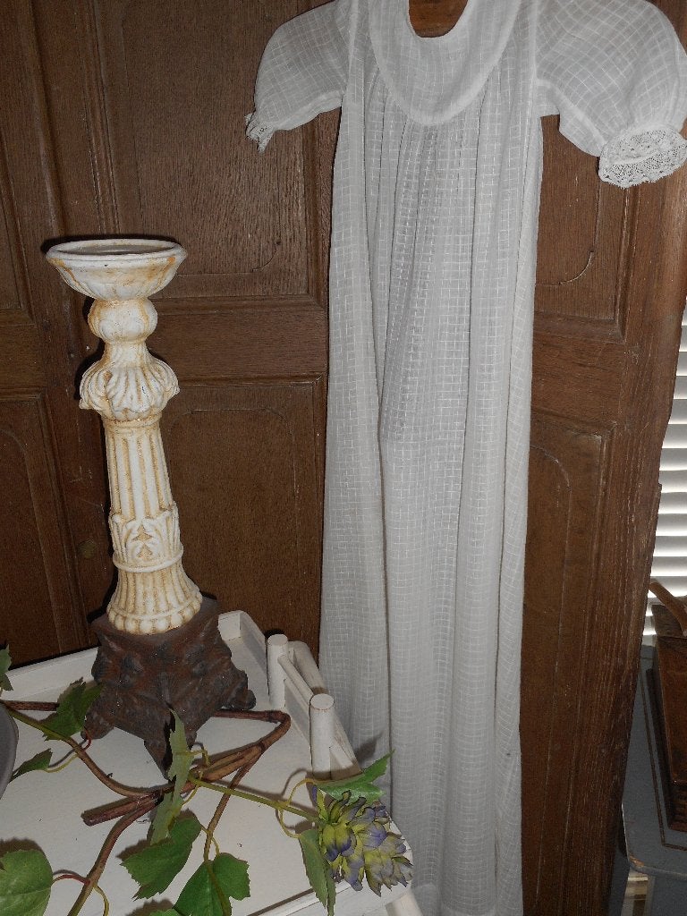 brocante kandelaar volledig in steen 44,50cm hoog, Enlèvement ou Envoi