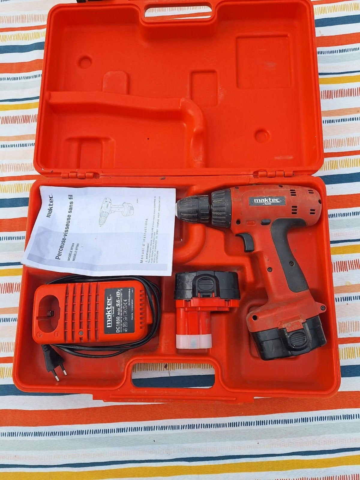 Perceuse-Visseuse sans fil Maktec par Makita, Enlèvement, Utilisé, Autres types, Vitesse variable