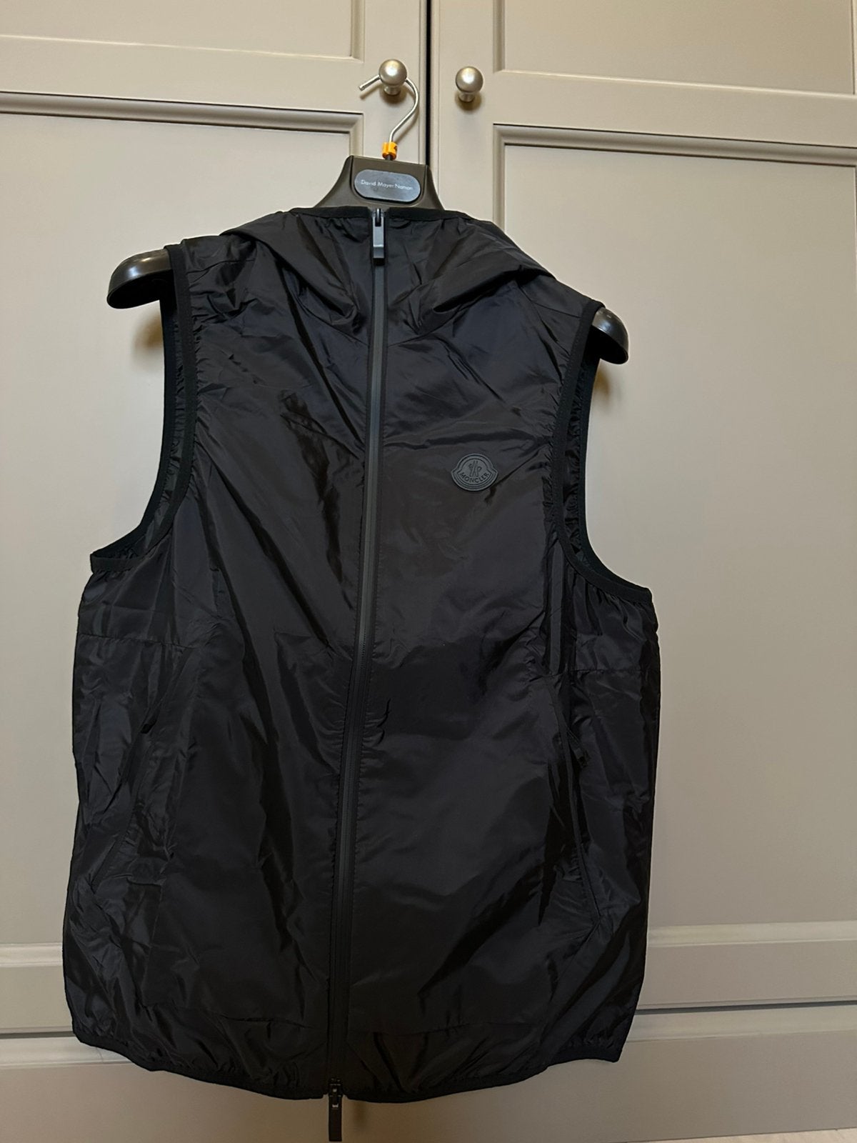 Moncler bodywarmer nieuw L, Vêtements | Femmes, Enlèvement ou Envoi, Neuf, Taille 42/44 (L), Noir