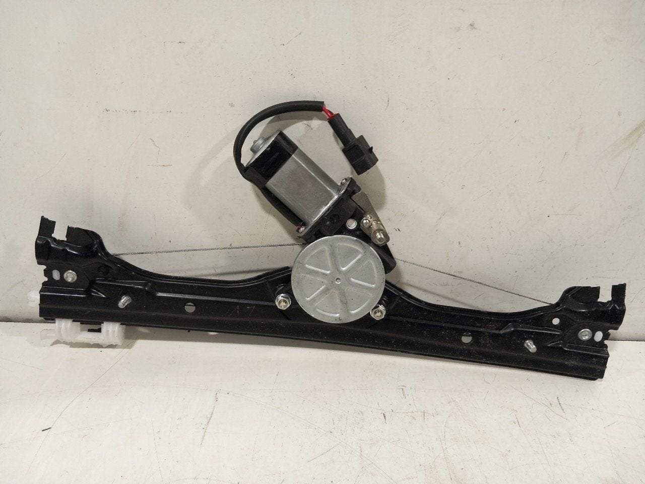 Raammechaniek elektrisch links voor Fiat 500, Van der Ven Autorecycling B.V., Ettenseweg 76, 4706 PB Roosendaal, The Netherlands