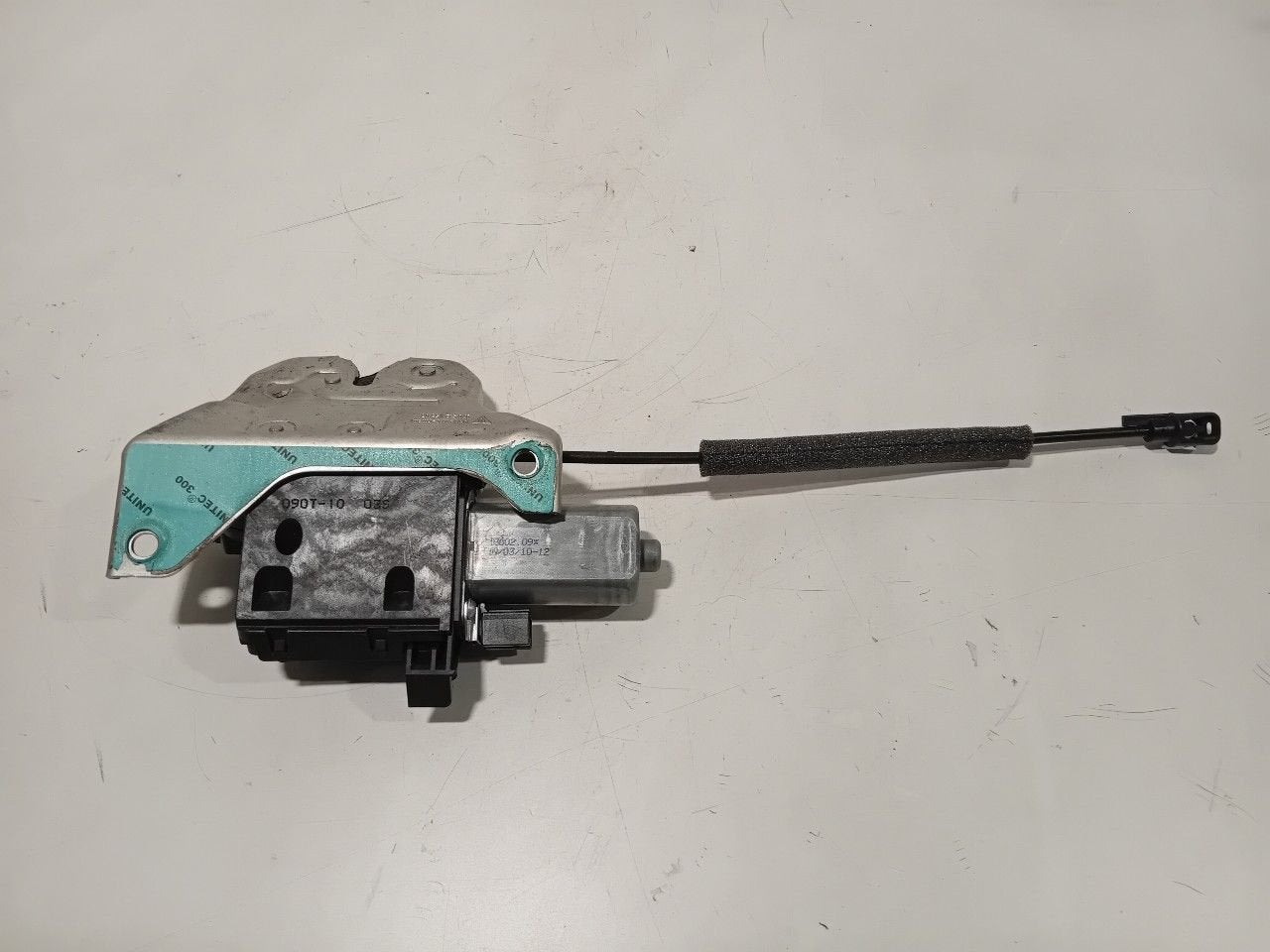 Slot mechaniek kofferdeksel achterklep elektrisch Porsche Pa, Onderdelen@venauto.nl, Van der Ven Autorecycling B.V., Ettenseweg 76, 4706 PB Roosendaal, The Netherlands