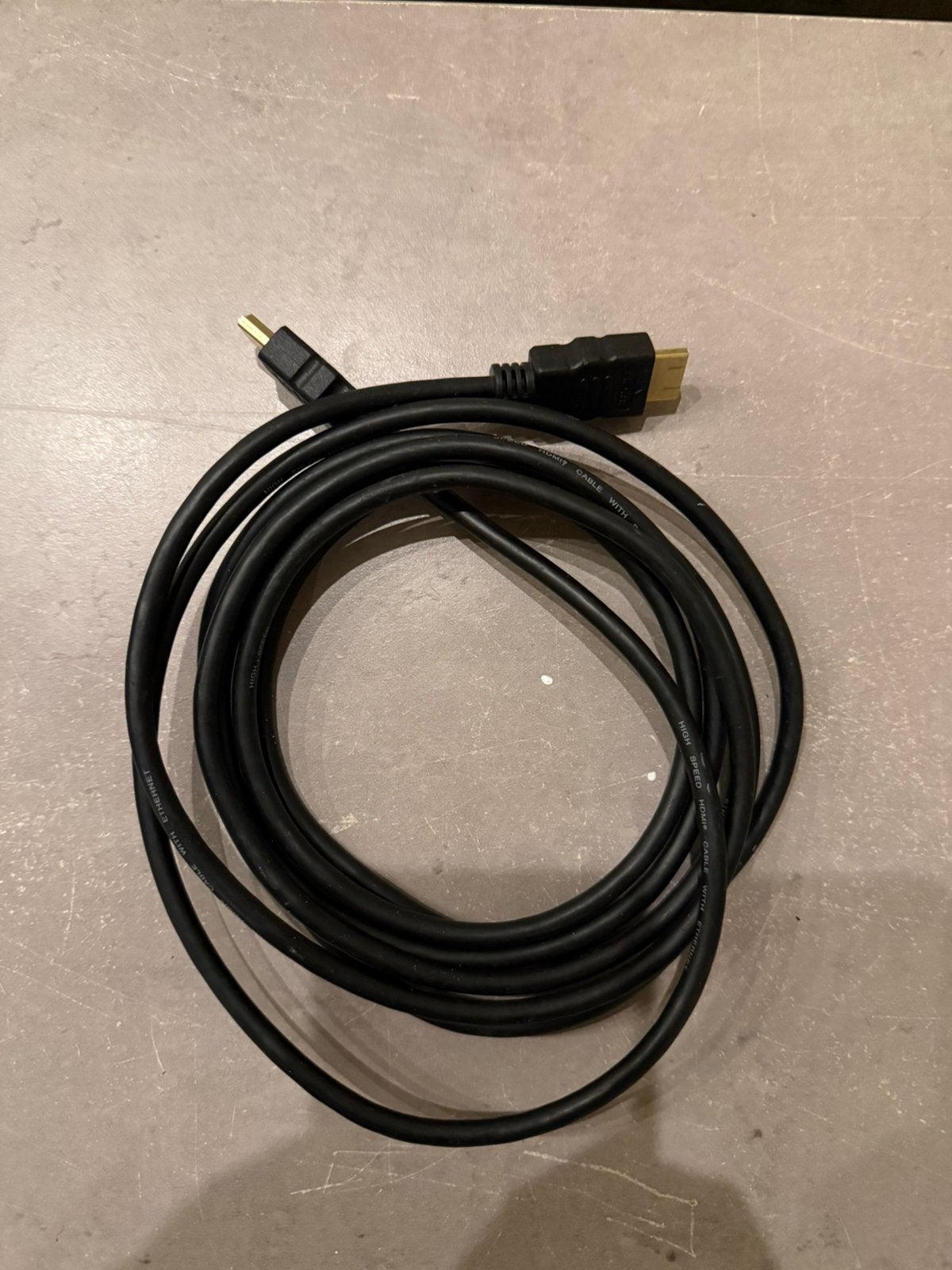 Hdmi kabel 3 m, Audio, Tv en Foto, Audiokabels en Televisiekabels, Ophalen of Verzenden, Zo goed als nieuw