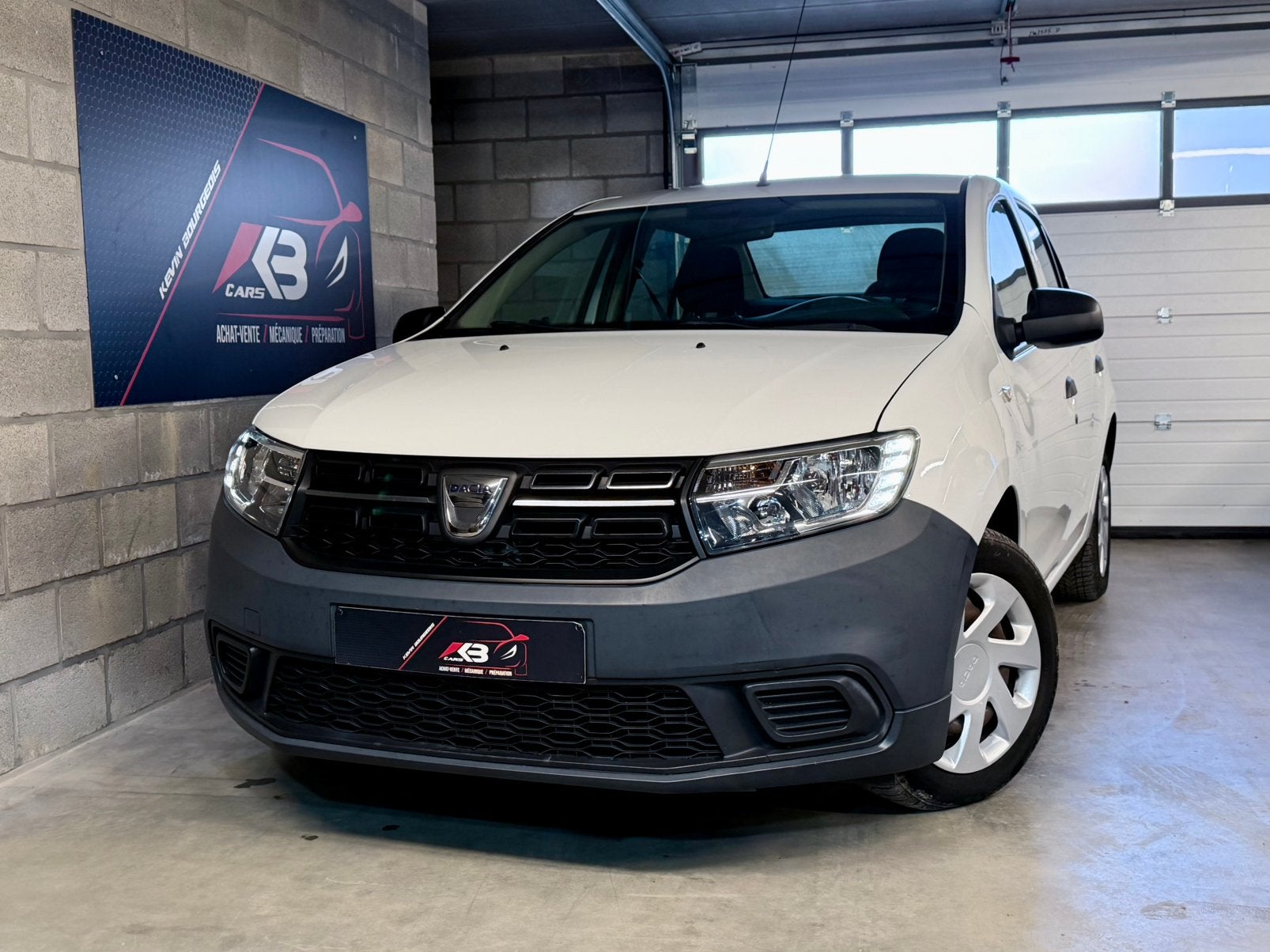 Dacia Logan • 70.000 Kms • 2017 • 2017 • 1.0 73PK • Benzine, Auto's, Dacia, Voorwielaandrijving, Dealer onderhouden, Stof, Bedrijf