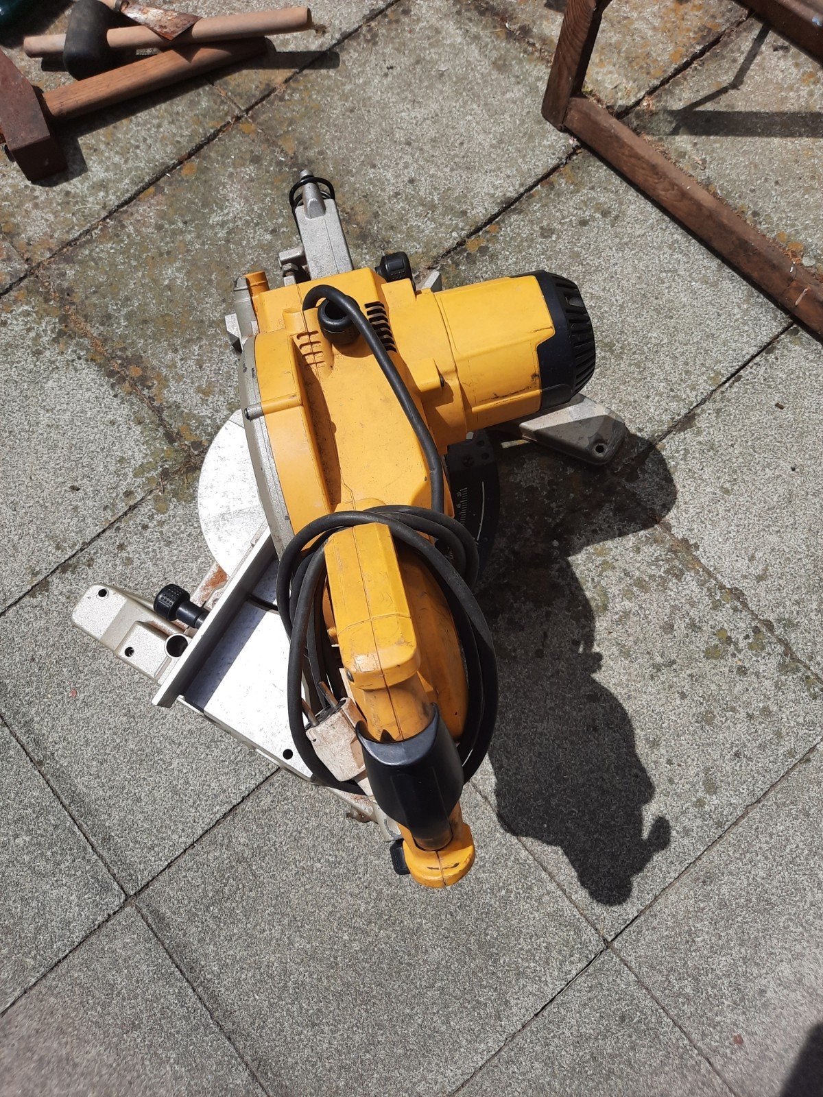 verstek zaag dewalt, Ophalen
