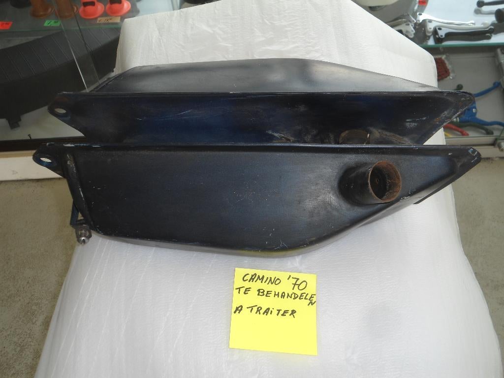 Honda camino : 1976 tank om te behandelen, Fietsen en Brommers, Brommeronderdelen | Oldtimers, Ophalen, Gebruikt, Tank, Overige merken