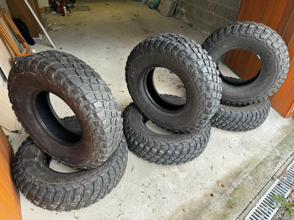 Pneus BF Goodrich KM3 255/85 r16, Autos : Pièces & Accessoires, Pneus & Jantes, Pneu(s), 16 pouces, Autre, 255 mm, Véhicule tout-terrain