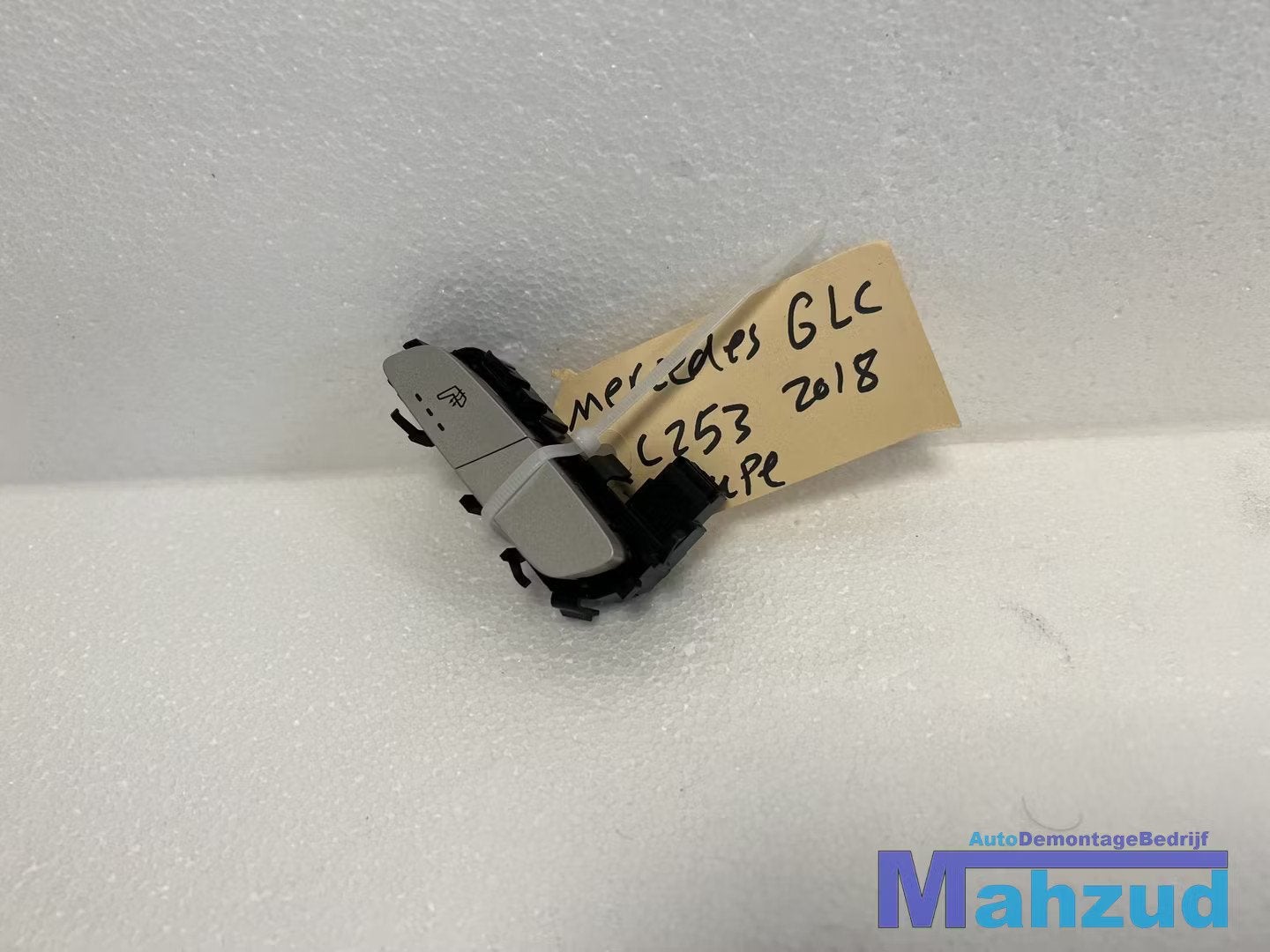 MERCEDES GLC C E KLASSE Stoelverwarming schakelaar A21390573, Auto-onderdelen, Gebruikt, Mercedes-Benz AG, Mercedes-Benz, Mercedesstrasse 120
70372  Stuttgart, DE