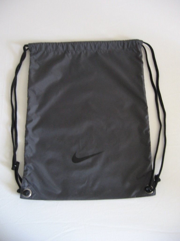 Donkergrijs rugzakje van Nike, 35 cm x 43 cm, Verzenden, Zo goed als nieuw