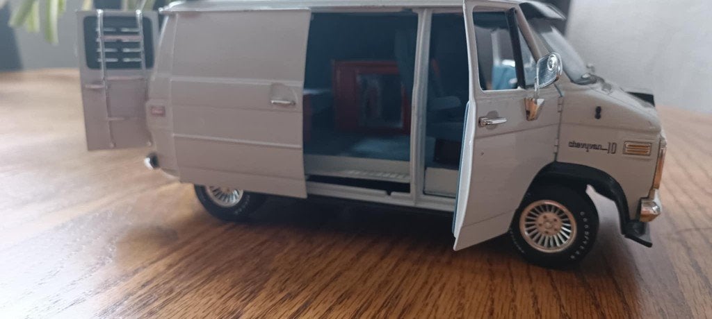 miniature 1/18, Envoi