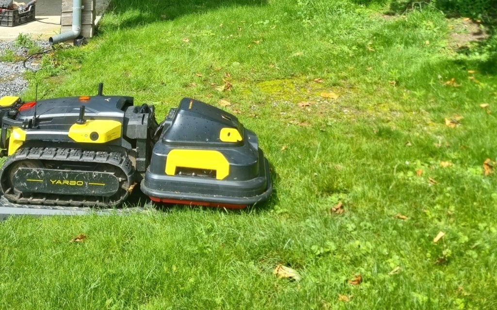 Yarbo avec tondeuse, Enlèvement, Comme neuf, Plus de 25 cm, Contrôlable via l'application