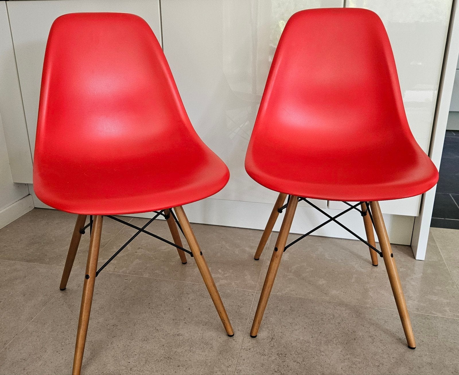 Set van 2 Eames stoelen model DSW rood Vitra, Ophalen, Twee, Hout, Rood