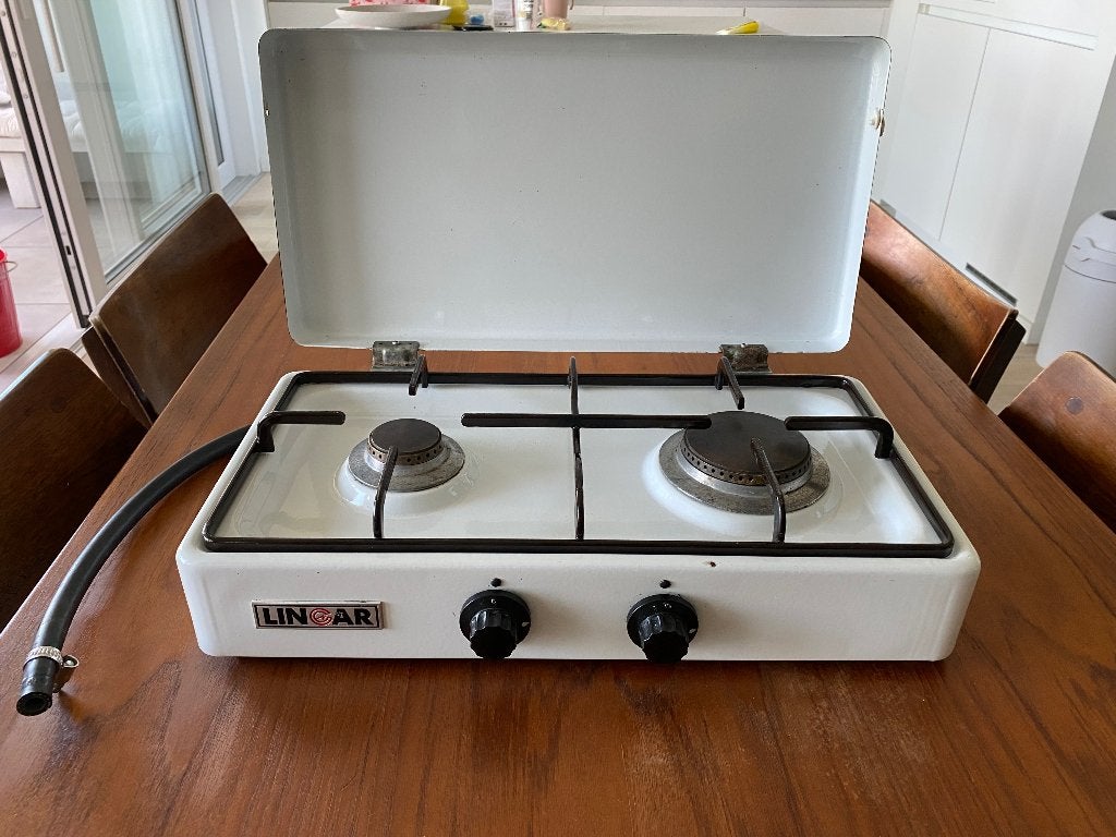 Lingar 2-pits gasvuur propaan-butaan met deksel, kleur wit, Caravans en Kamperen, Kampeeraccessoires, Gebruikt, Ophalen
