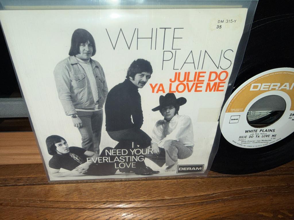Julie Do Ya Love Me - I Need Your Everlasting Love, Ophalen of Verzenden, 1970 - 1979, Zo goed als nieuw, Single