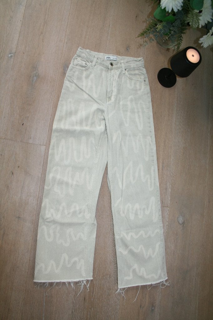 Maat 34 - ZARA - witbeige broek, Kleding | Dames, Broeken en Pantalons, Zara, Ophalen of Verzenden, Gedragen, Maat 34 (XS) of kleiner