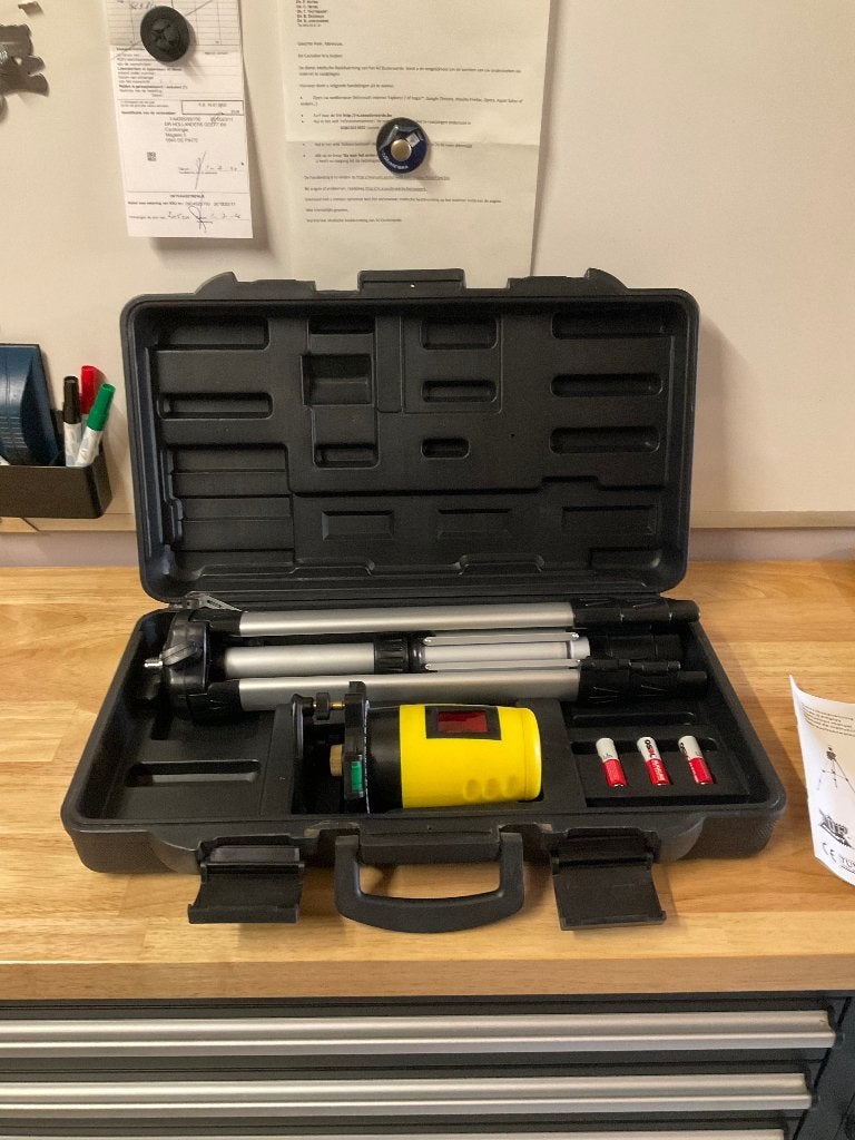 Laser waterpas, Doe-het-zelf en Bouw, Meetapparatuur, Ophalen, Zo goed als nieuw, Overige meters