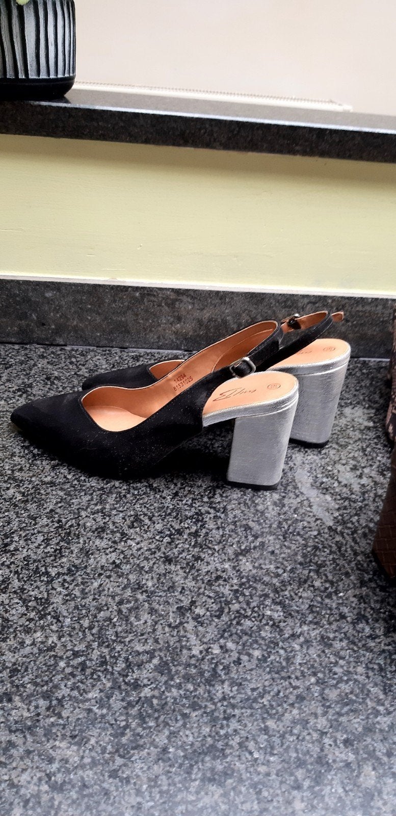 Nieuwe schoenen maat 39, Ophalen