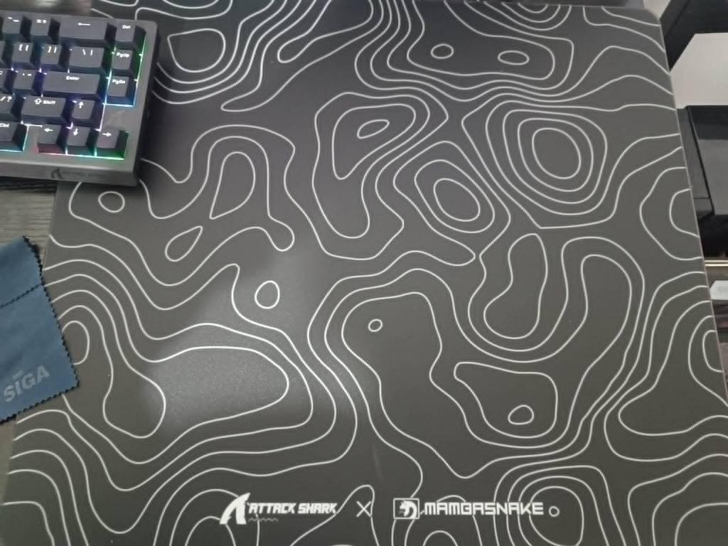 MAMBASNAKE x ATTACK SHARK Contour Glass Hard Gaming Mousepad, Computers en Software, Muismatten, Ophalen, Gaming muismat, Zo goed als nieuw
