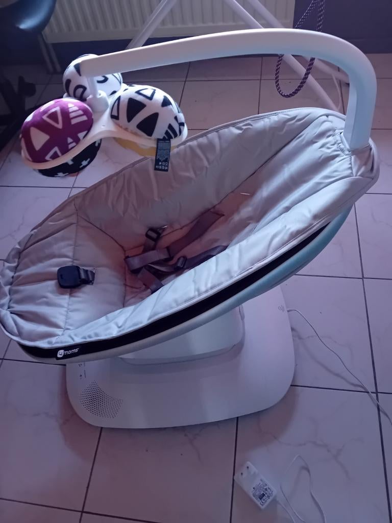 Prachtige babyswing muziek wiegt de baby in slaap als nieuw, Kinderen en Baby's, Wipstoeltjes, Ophalen of Verzenden