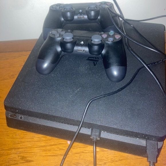Ps4 slim eerst is eerst, Consoles de jeu & Jeux vidéo, Enlèvement, Utilisé, 1 TB, Avec 2 manettes