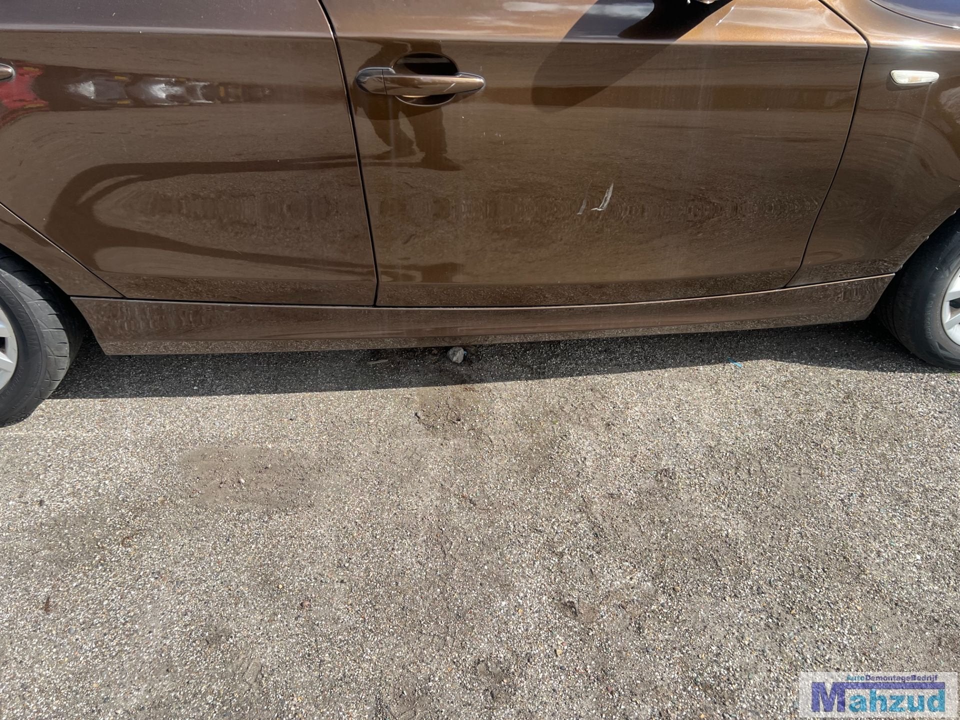 Bas de caisse droit marron B09/8 pour BMW S rie 1 E87 (2004-, Petuelring 130
80788  Munich, DE, Info@bmw.de, Utilisé, BMW