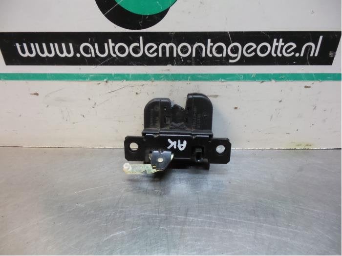 Serrure hayon d'un Volkswagen Golf (Golf 97-), Autos : Pièces & Accessoires, Volkswagen, -, 3 mois de garantie, Utilisé