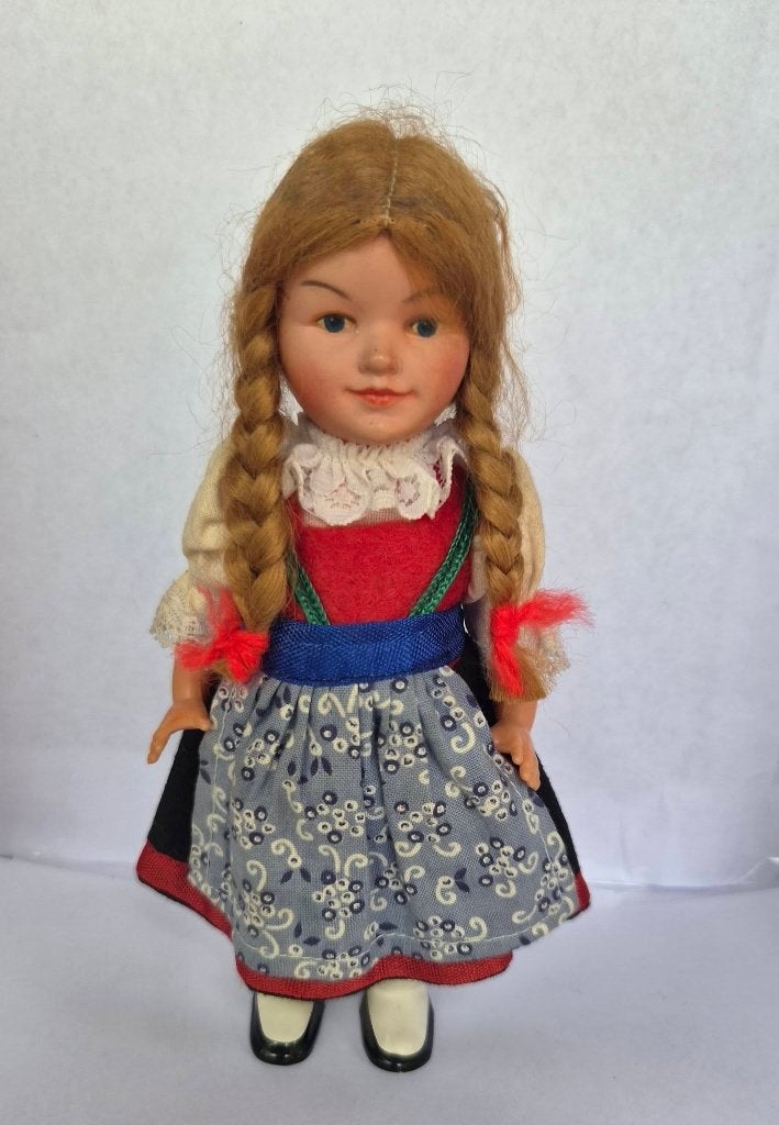 Dancing Doll Western Germany., Collections, Poupées, Enlèvement ou Envoi, Comme neuf, Poupée