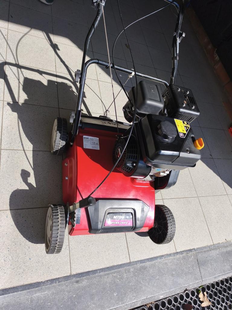 MTD verticuteermachine, Ophalen