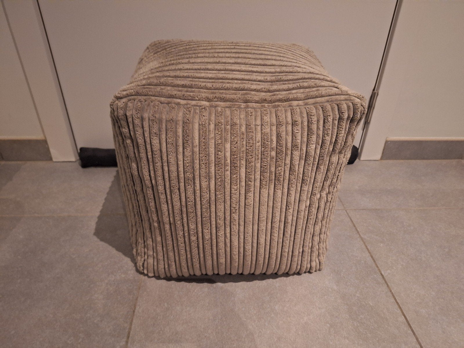 petit pouf, Enlèvement, Neuf