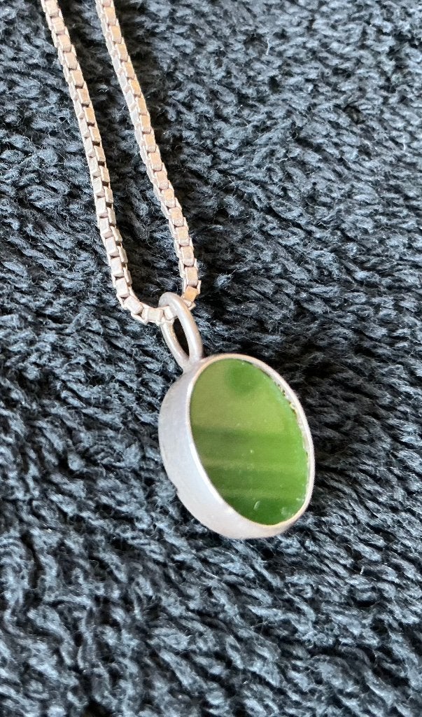 Ensemble de bijoux en argent avec jade, chaîne et bague., Bijoux, Sacs & Beauté, Enlèvement ou Envoi, Argent, Pendentif, Avec pierre précieuse