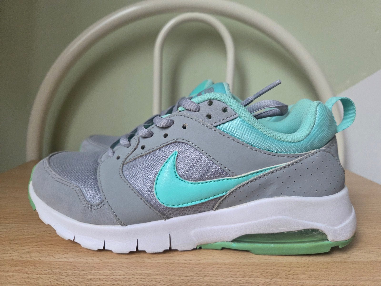 Sneakers Nike Air Max Motion, Grijs & Groen, maat 37.5, Nike, Ophalen of Verzenden, Zo goed als nieuw, Sneakers