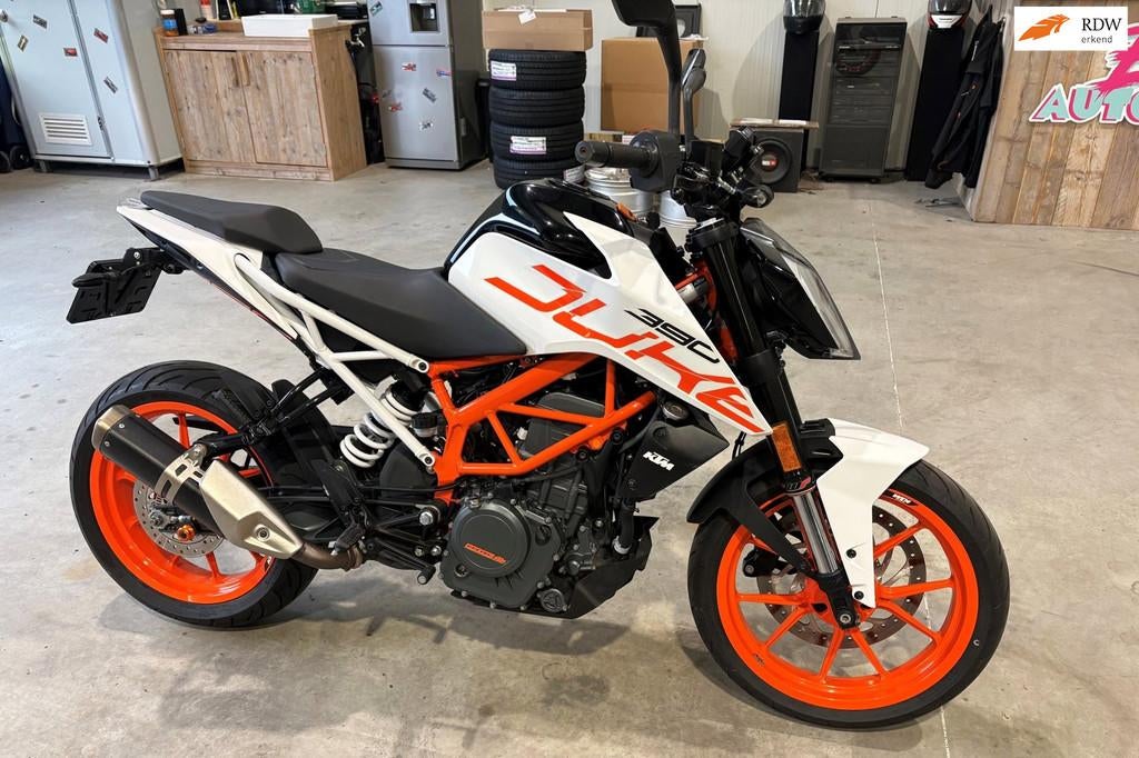 KTM 390 Duke ABS in nieuwstaat, Tourisme, Achterbroek 11
596 MP  Milsbeek, NL, KTM, Particulier