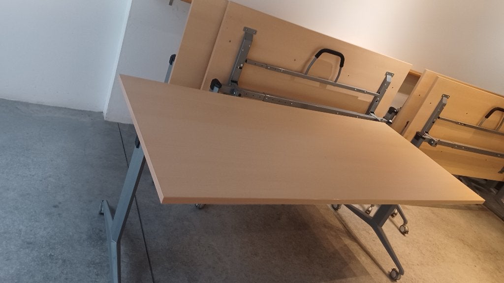 Tables pliantes en hêtre sur roulette, 150 à 200 cm, Cinq personnes ou plus, Comme neuf, Enlèvement