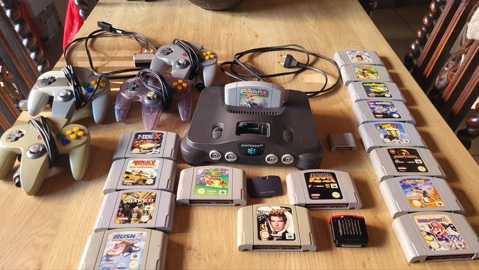 Nintendo 64 gameconsole met 4 controllers en 16 games., Ophalen