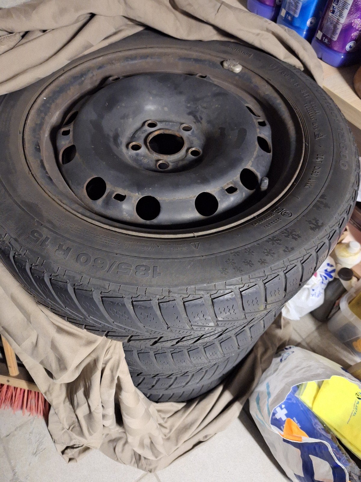 Volkswagen Polo 185×60×r15 winterbanden met velgen, Ophalen, Winterbanden, Velg(en)