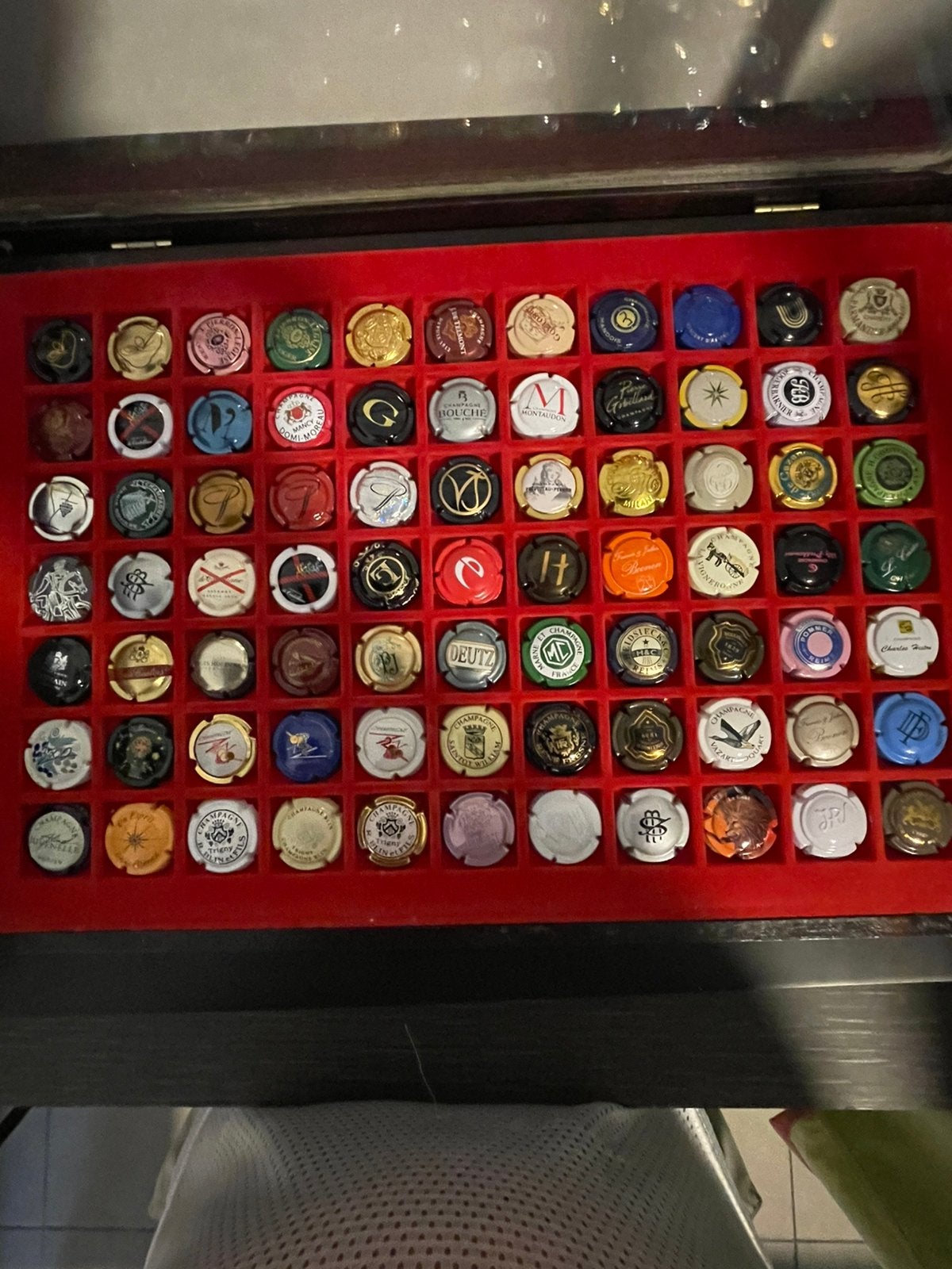 Champagnecapsules, Ophalen