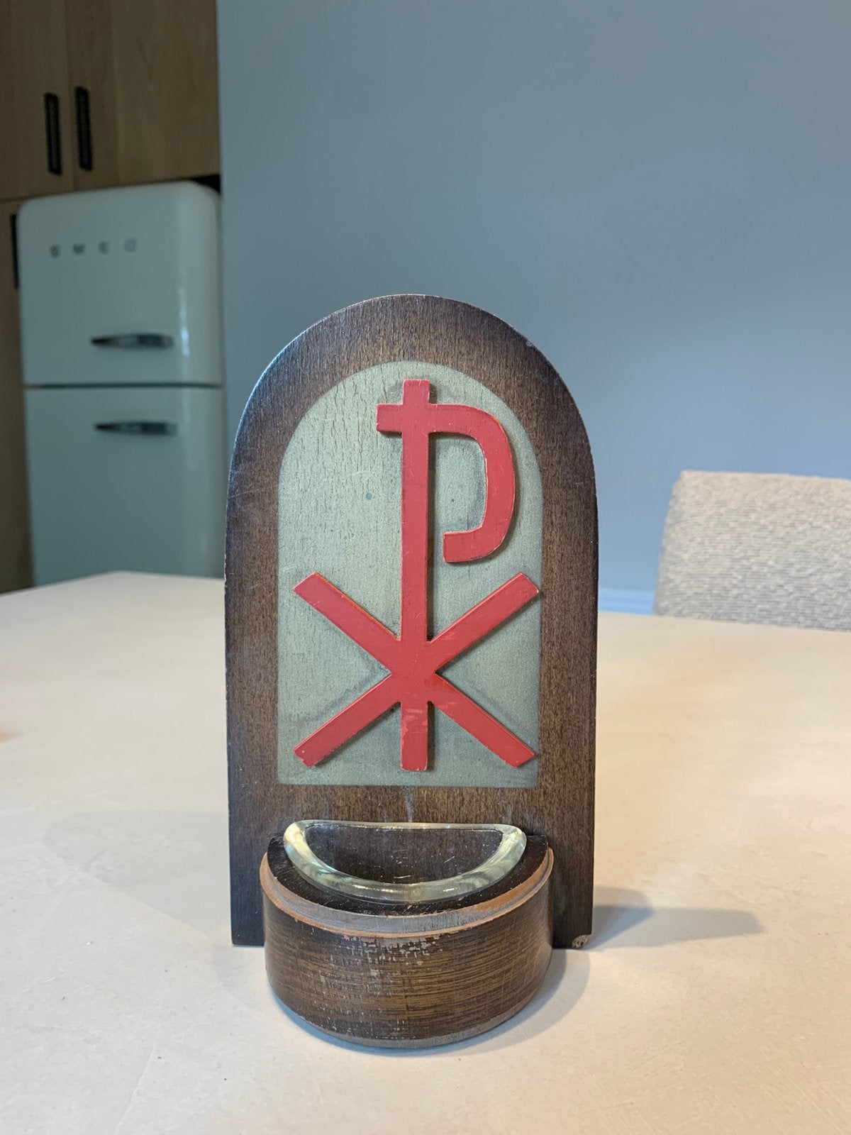 Antiek houten wijwaterbakje met Christusmonogram, Antiek en Kunst, Ophalen of Verzenden