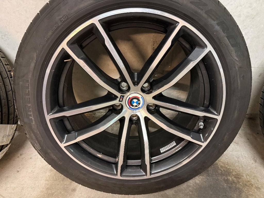 Pirelli 245/45 R18 P ZERO BMW M Sport tires and wheels, Autos : Pièces & Accessoires, Neuf, Pneus et Jantes, 245 mm, Véhicule de tourisme