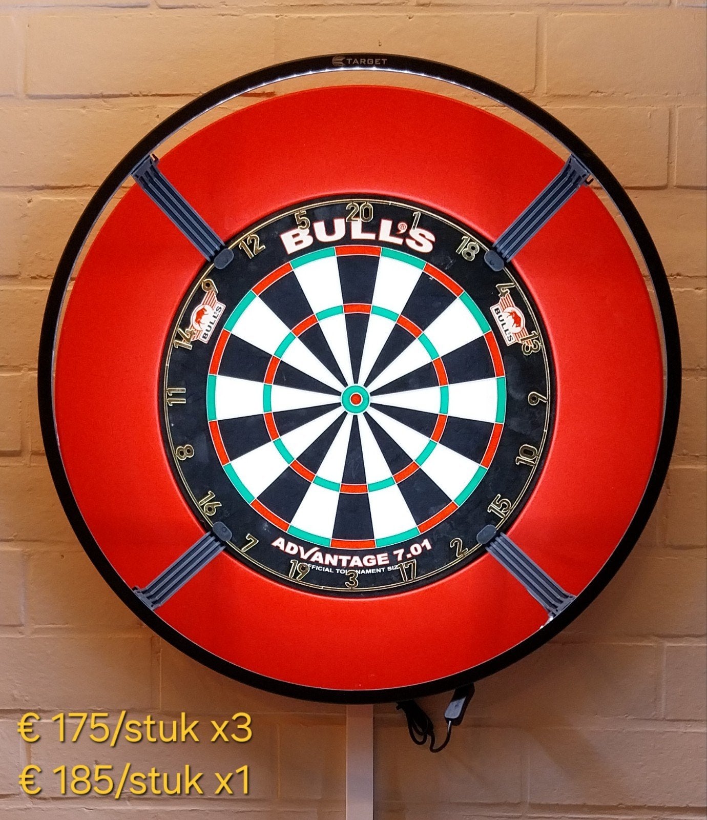 Dartsbord compleet set. 1 of alle 3 samen, Sport en Fitness, Ophalen, Zo goed als nieuw, Dartbord met pijlen