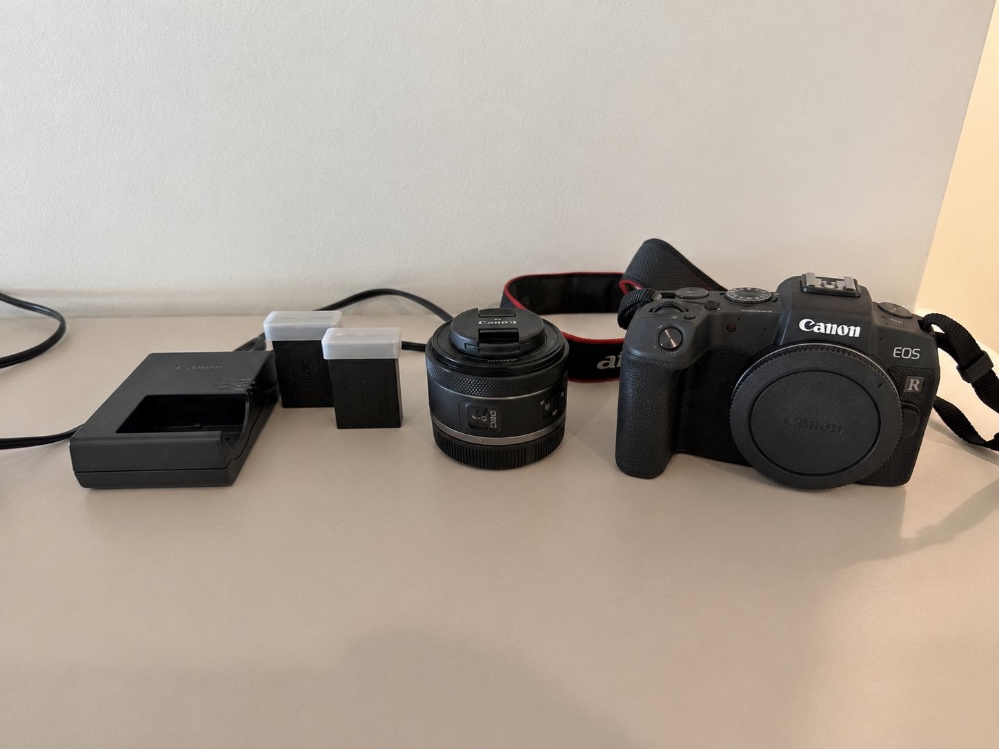 Canon EOS RP + objectif RF 50 mm + 2 batteries/chargeur, TV, Hi-fi & Vidéo, Appareils photo analogiques, Enlèvement ou Envoi, Comme neuf